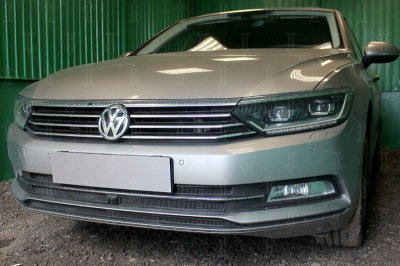 Volkswagen Passat (15–) Защита радиатора, чёрная (3 части) с фронтальной камерой ( B8 1.8 TSI)